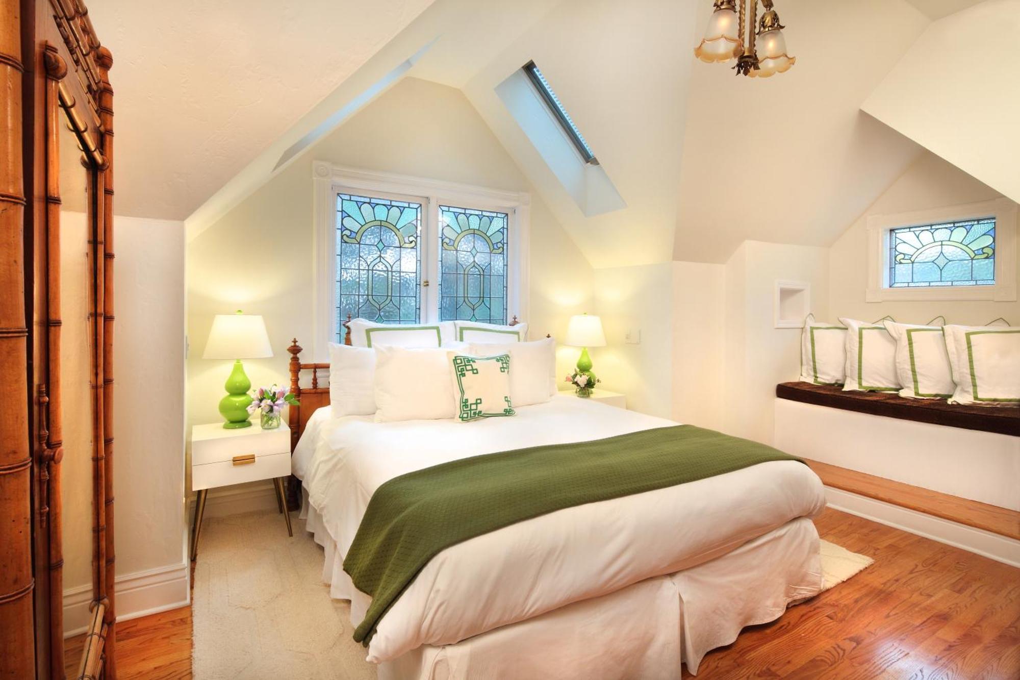 Superior King Room,687394092:JPEG